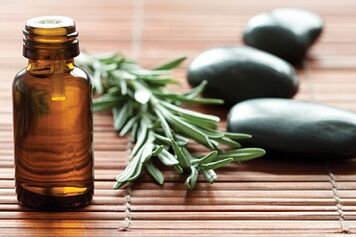 Aceite de árbol de té para hongos en las uñas de los pies